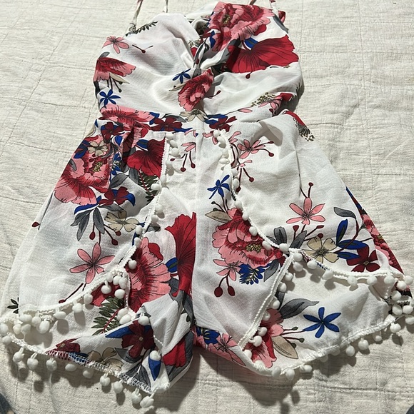 BRAND NEW Open back Romper. Size S - Picture 2 of 3